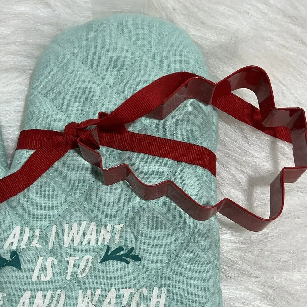 Hallmark Channel Christmas Oven Mitt‎ Gift Set-Tree Shaped Cookie Cutter ~ NEW